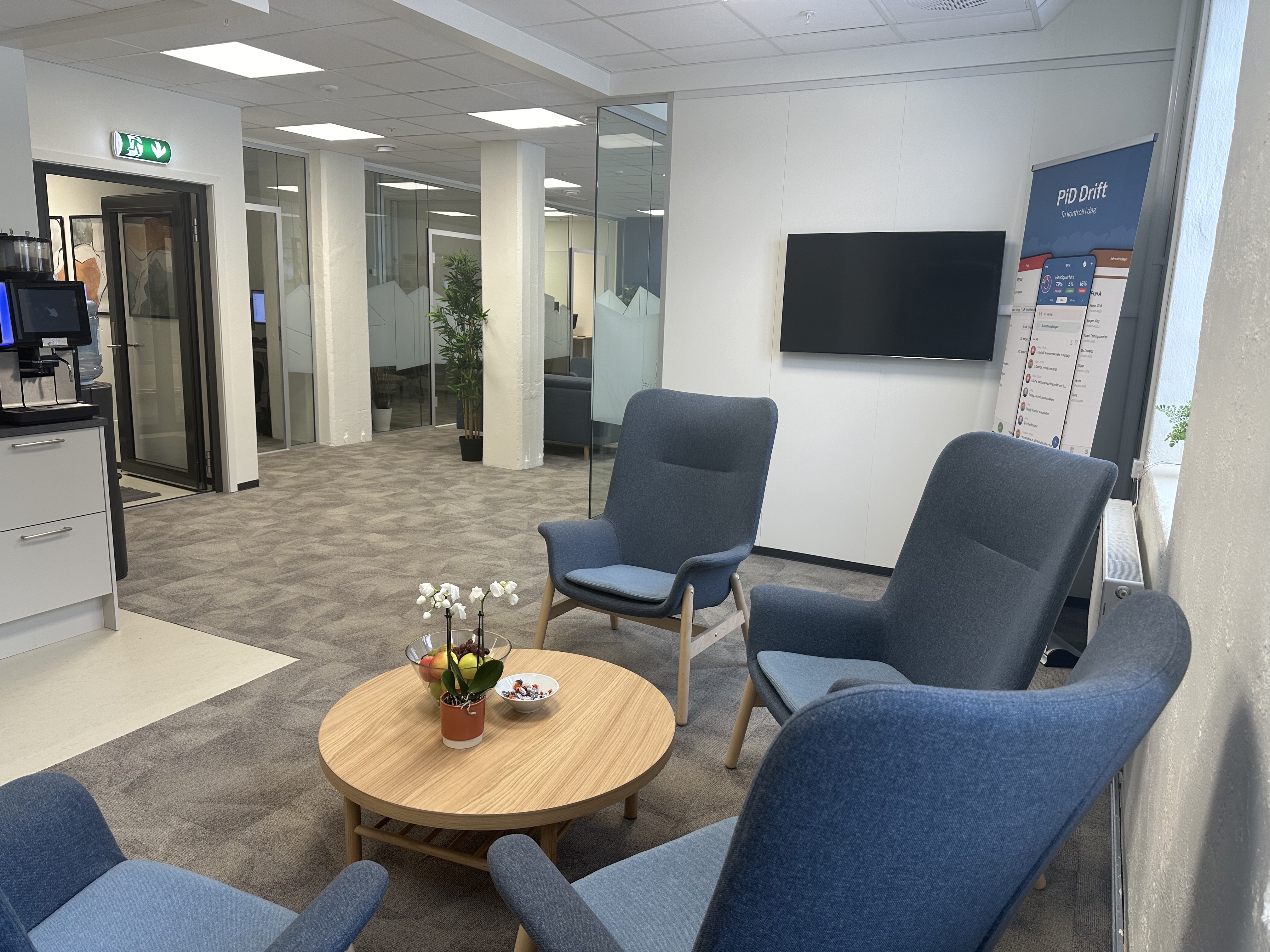 Social area with sofa and TV