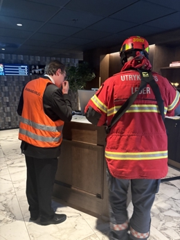 Cooperation between hotel staff and the fire department in the reception area